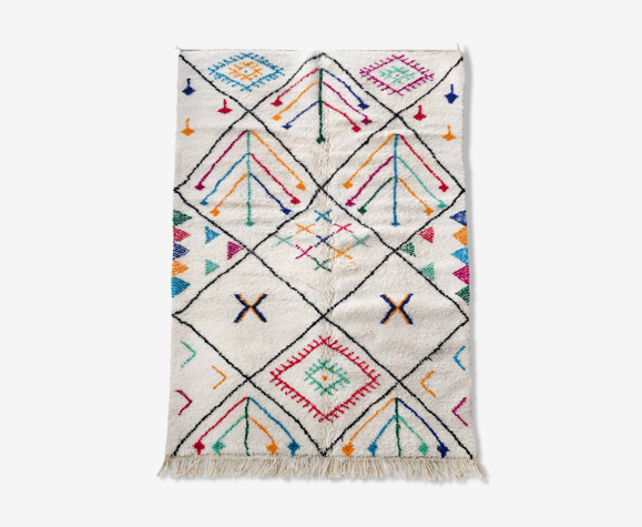 Tapis berbère marocain Azilal écru à losanges noirs et motifs colorés 260x156cm