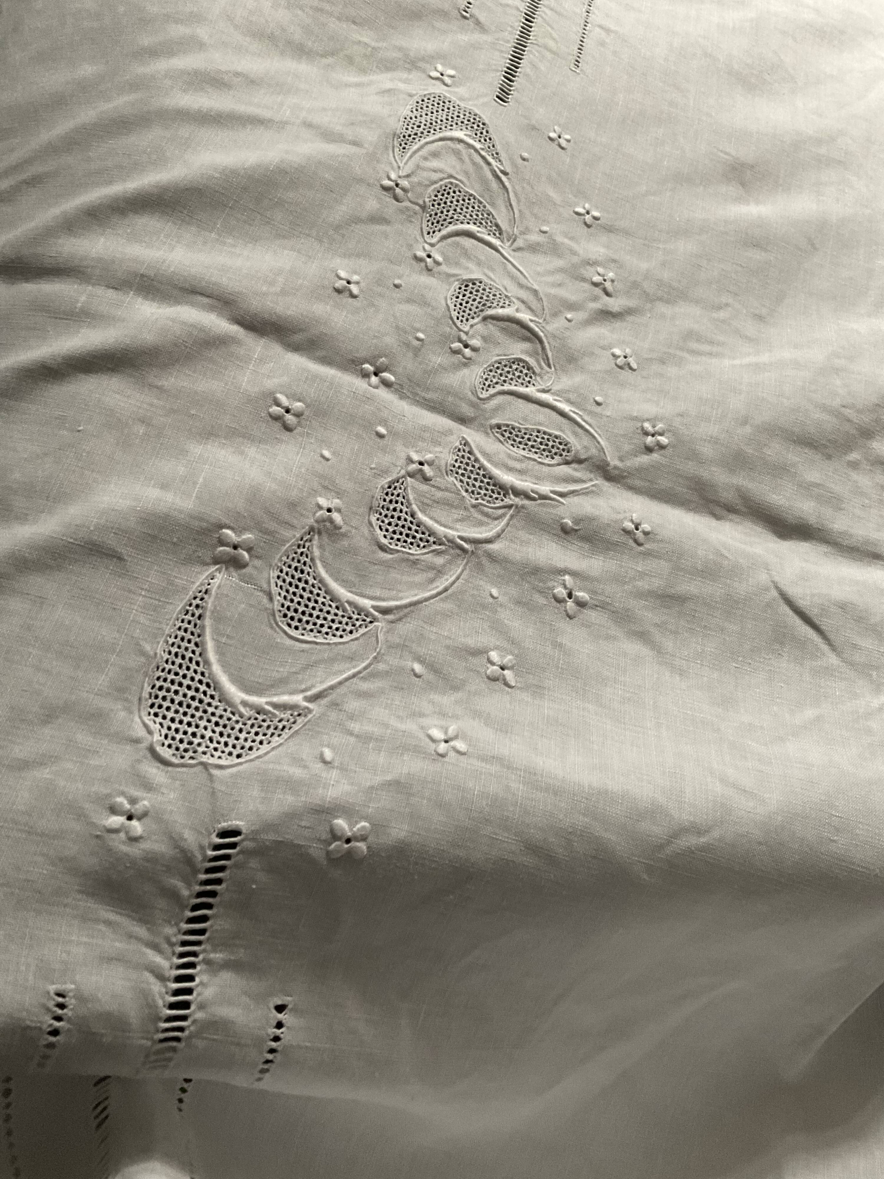Linen tablecloth .embroidered .monogram T P . 296 cm x 170 cm