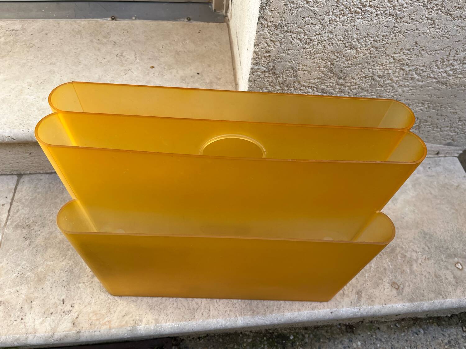 Giotto stoppions magazine holder for kartell