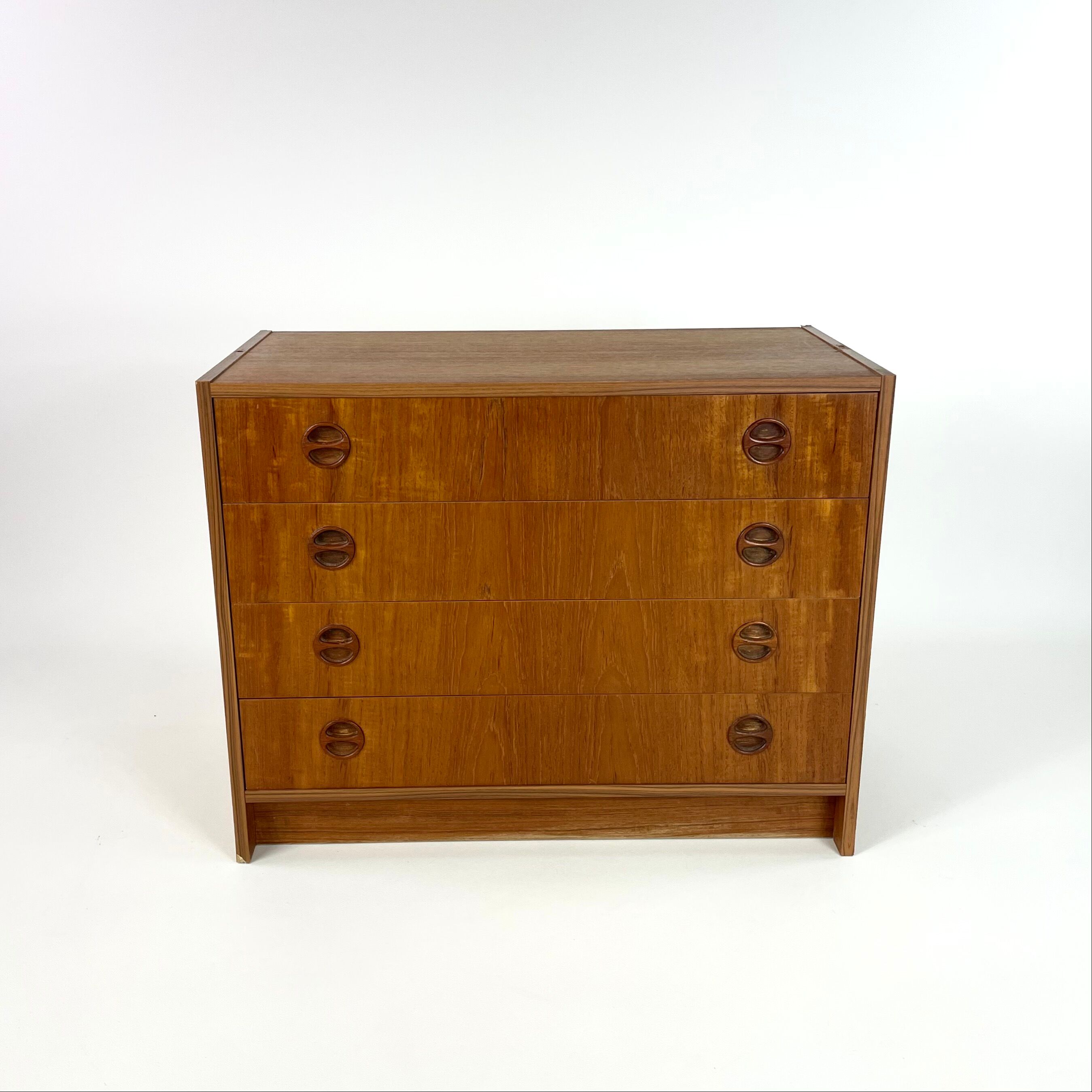 Vintage chest of drawers