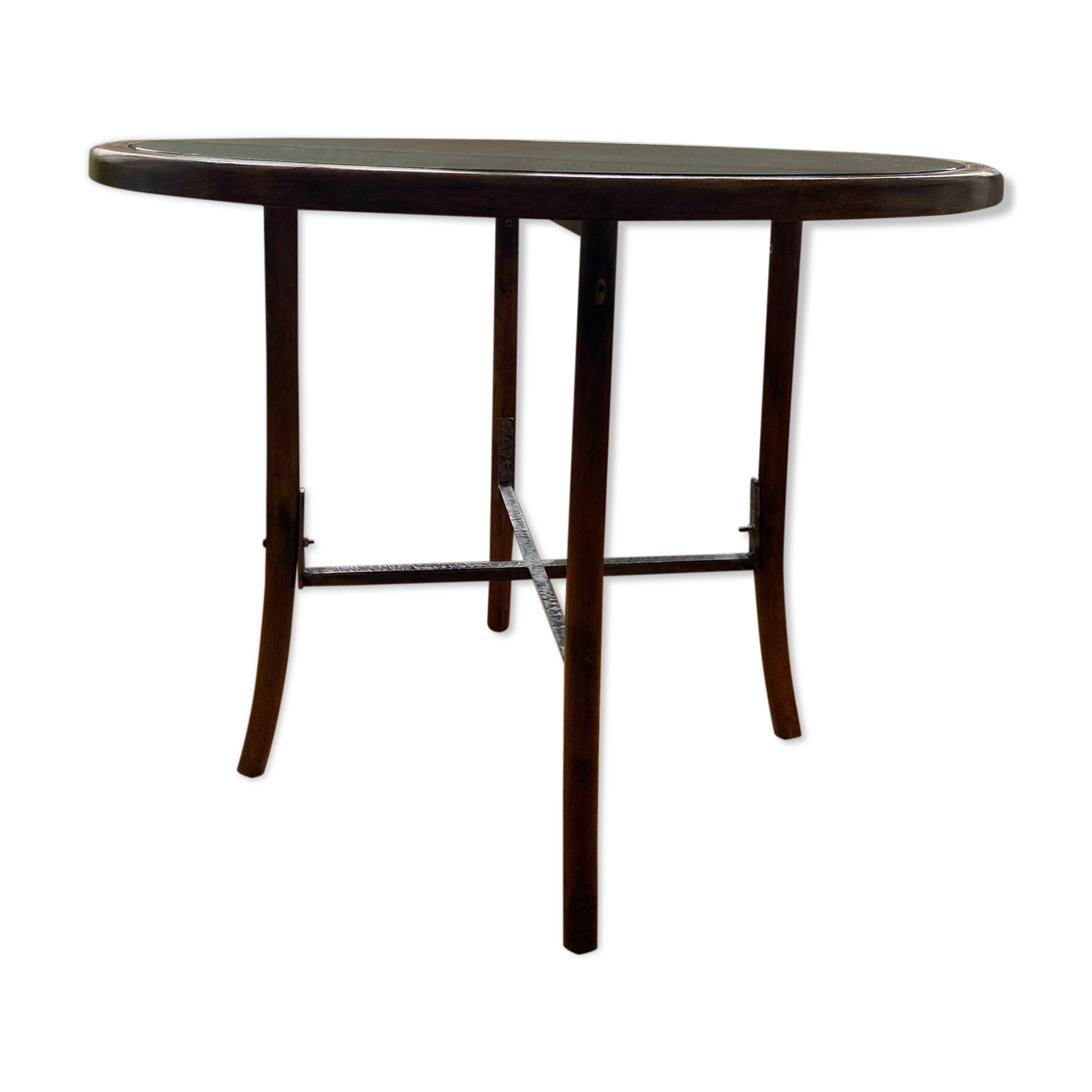 Roundtable in rattan and glass