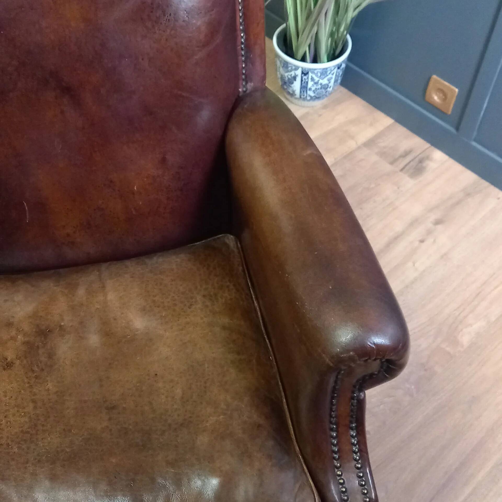 Club armchair in sheepskin in Art Deco style