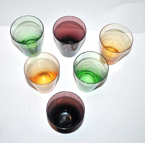 Série de 6 verres à eau en verre coloré vintage