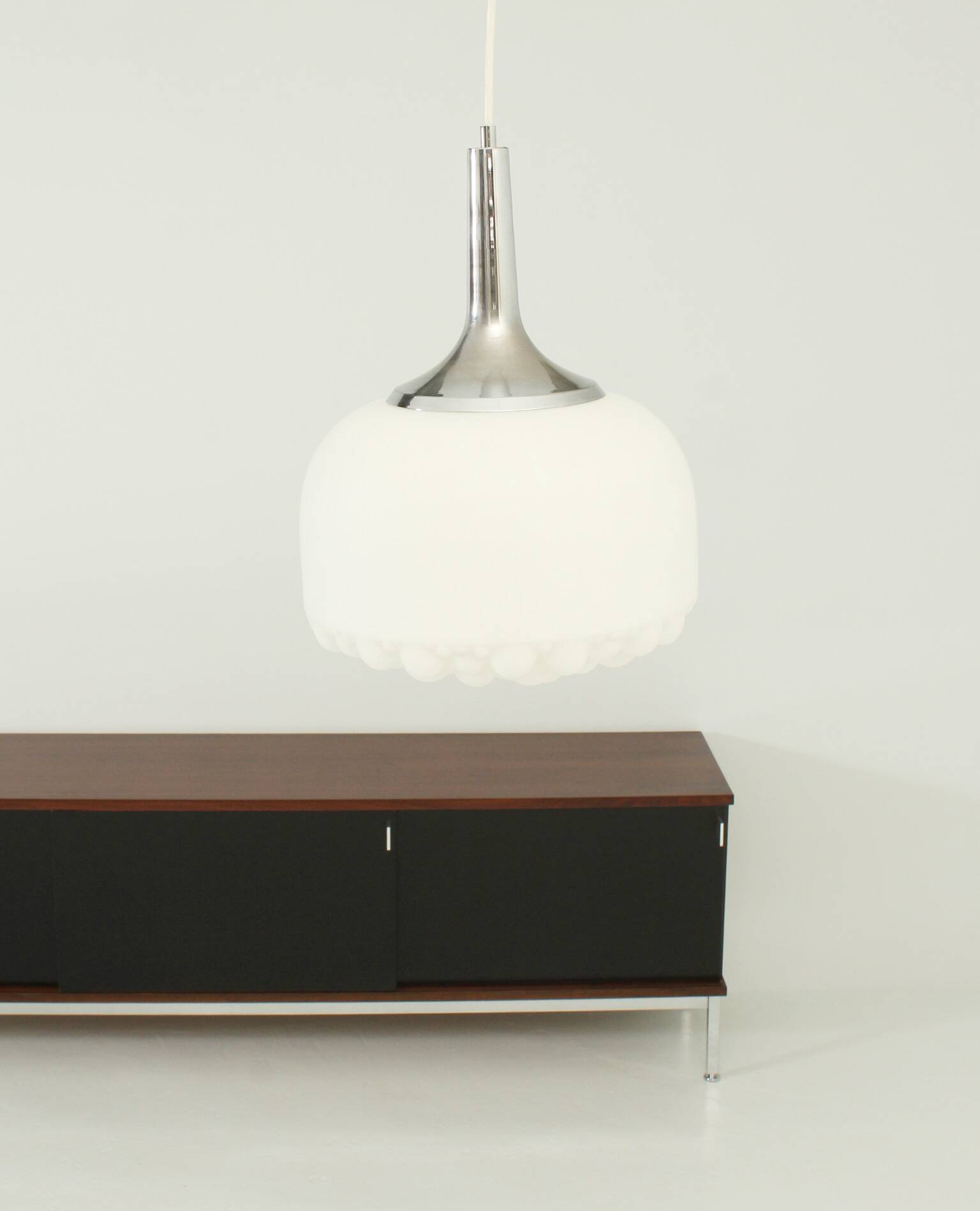 Lustre en verre opal de Peill & Putzler, Allemagne, 1960's