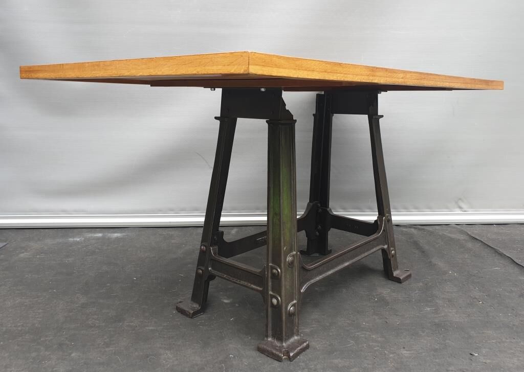 Industrial table cast iron base up to 6 guests