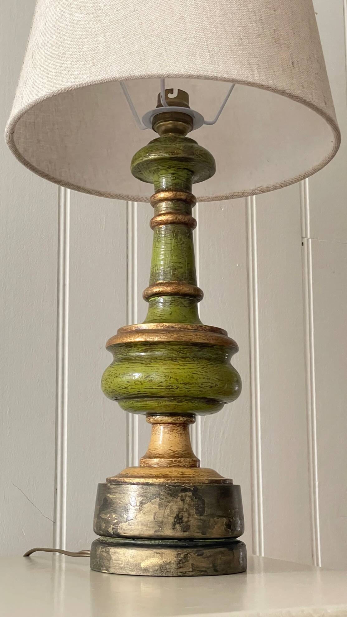 Vintage lamp in turned wood chic gold