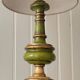 Lampe vintage en bois tourné chic dorée