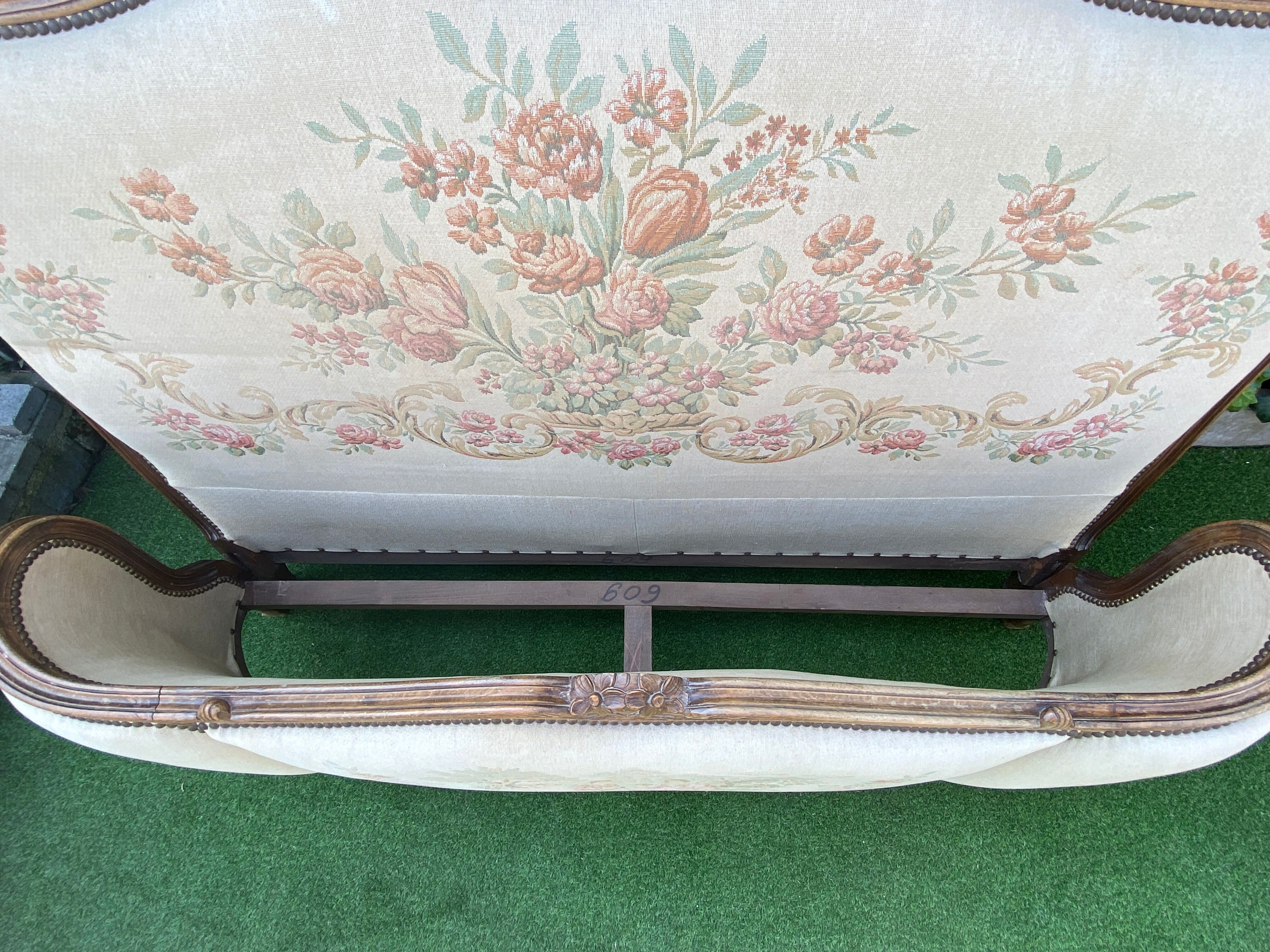 Basket bed and its two armchairs