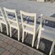 8 chaises blanches en bois