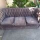 Canapé en tissu velouté mauve trois places Capitonné Chesterfield