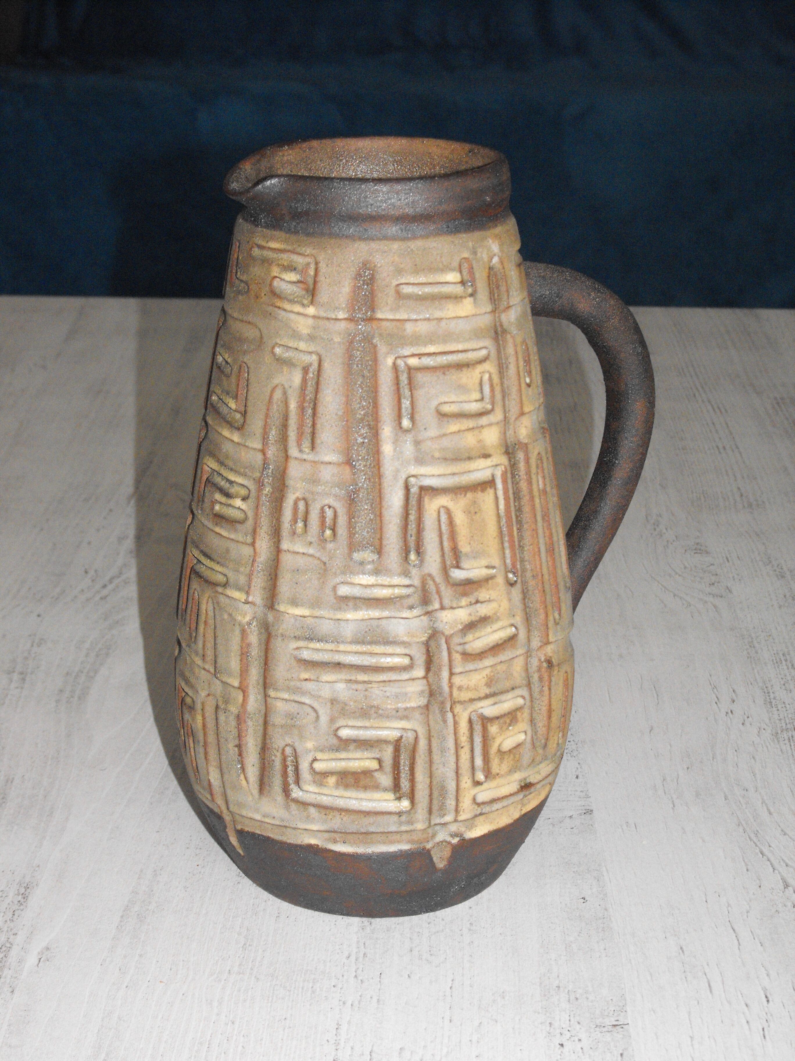 Alexander Kostanda's sandstone pitcher in Vallauris