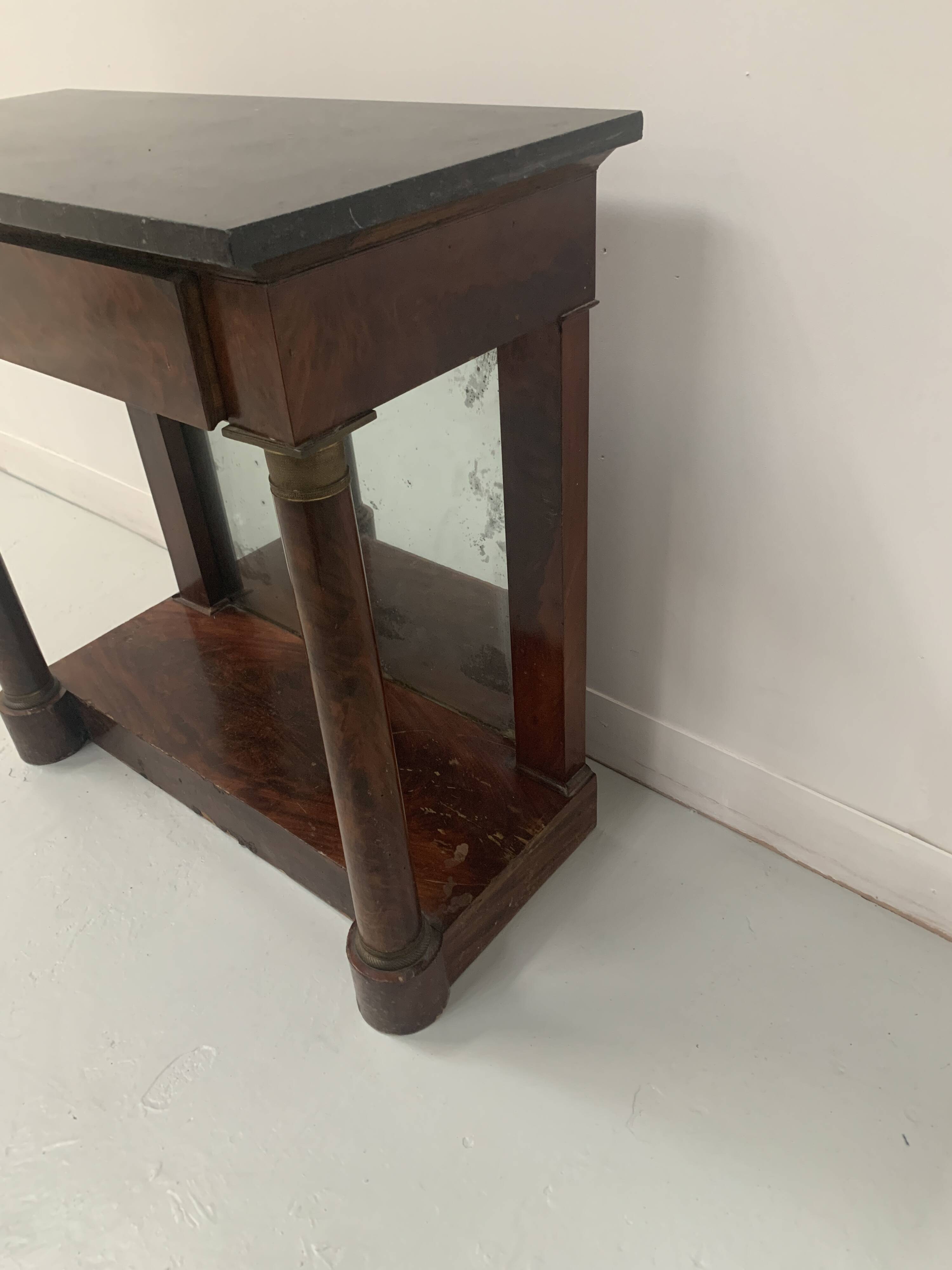 Console de style Empire à fond de miroir, XIXème siècle