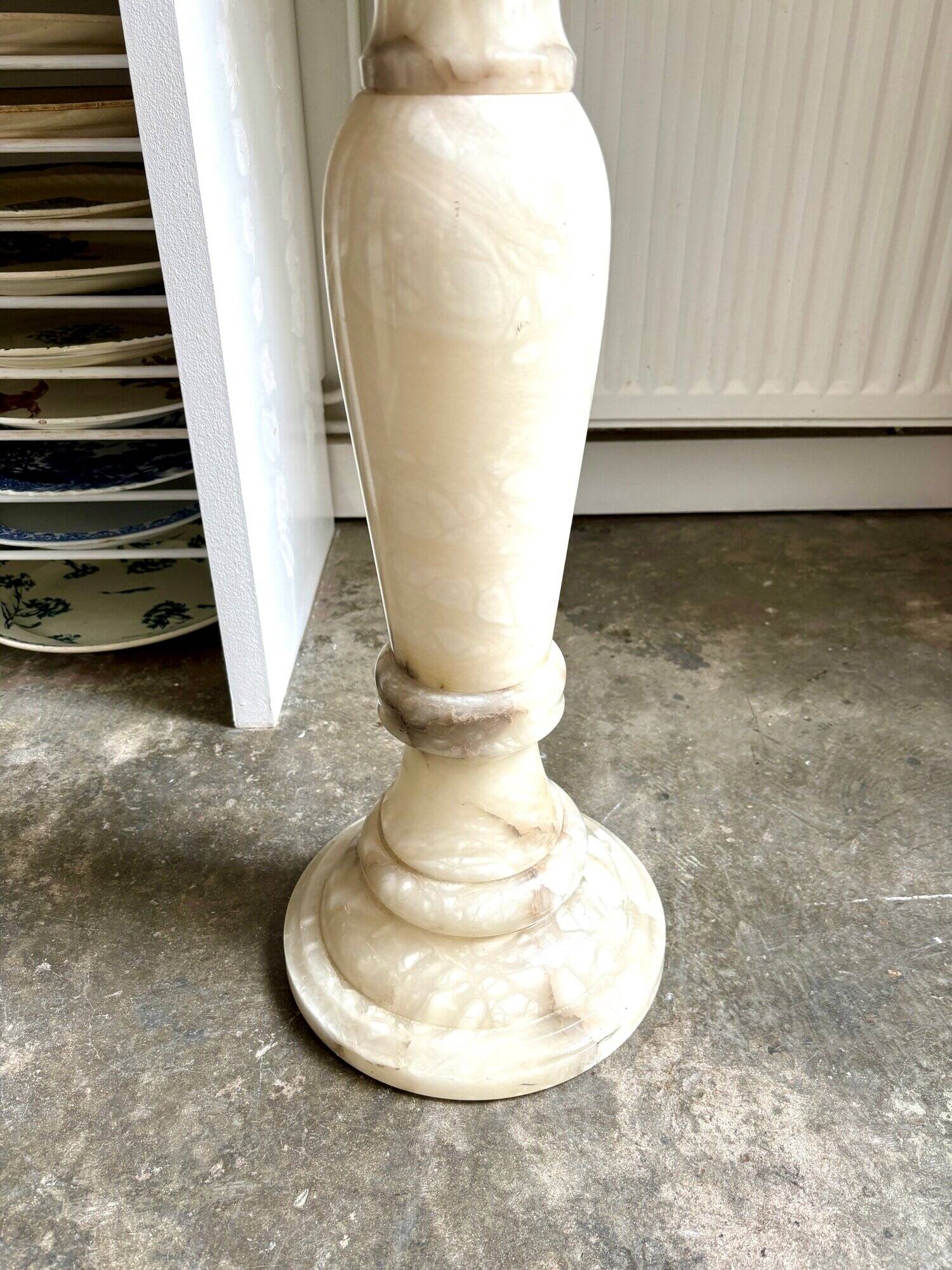 Column, alabaster saddle