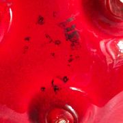 Vase tripode céramique à l'émail rouge vif vintage