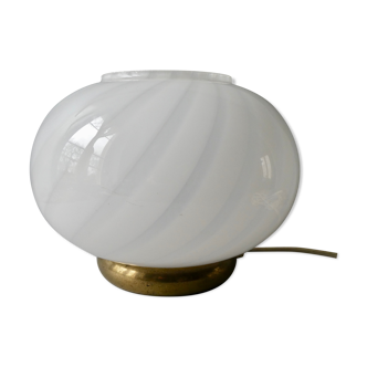 Lampe en laiton et opaline des années 70