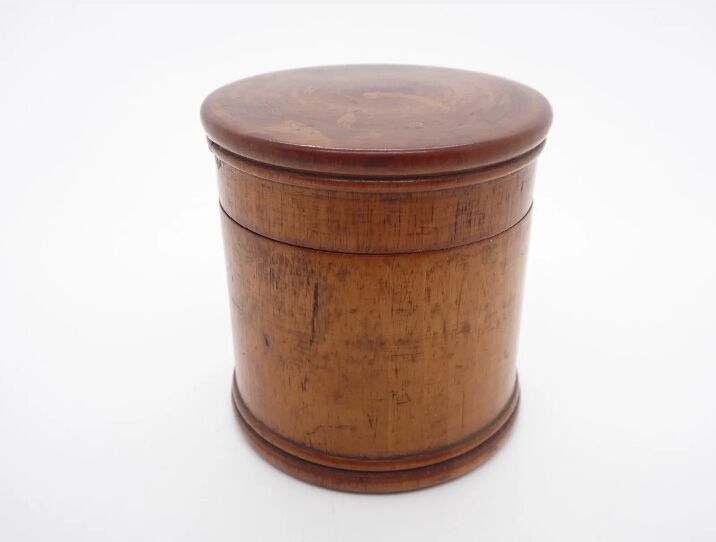 Round wooden box