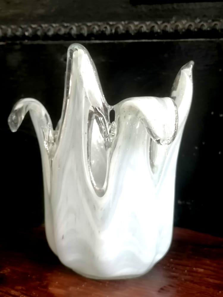 Murano splash vase with golden sequins