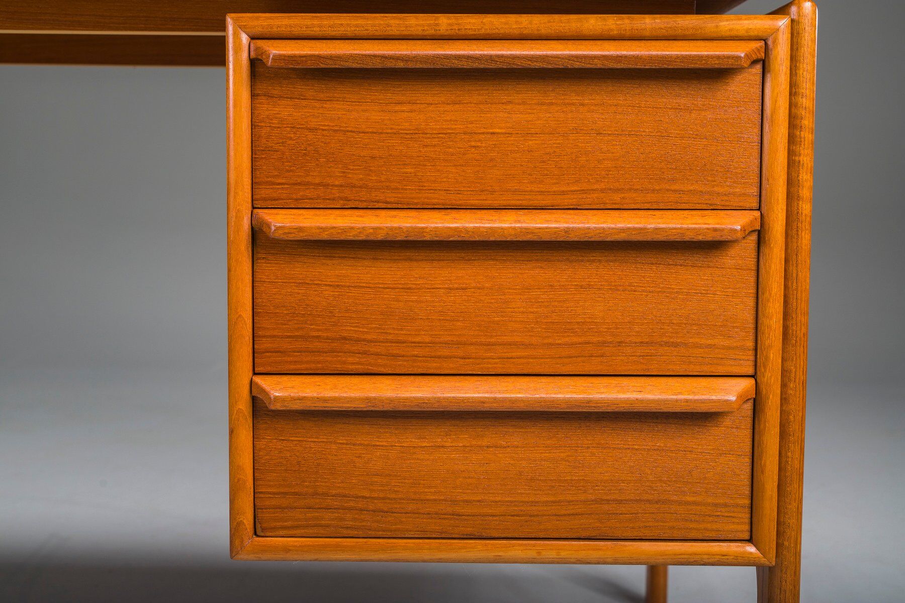 Mid-century modern teak freestanding desk from GV Møbler, 1960s