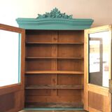 Showcase to be placed or hung