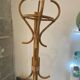 Porte manteau perroquet rotin