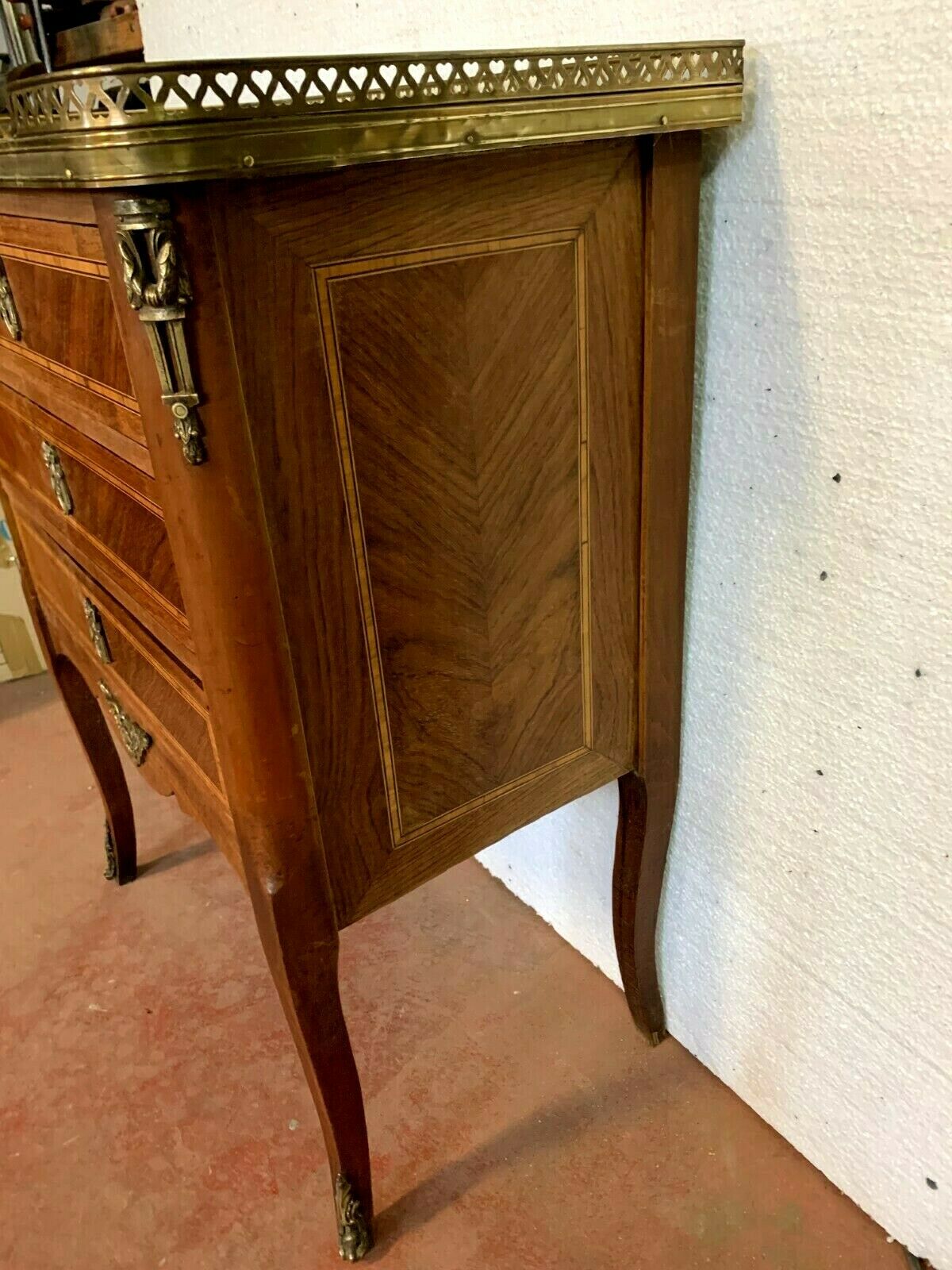 Commode d'entre deux style Louis XV / XX century