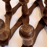 Expandable coat rack