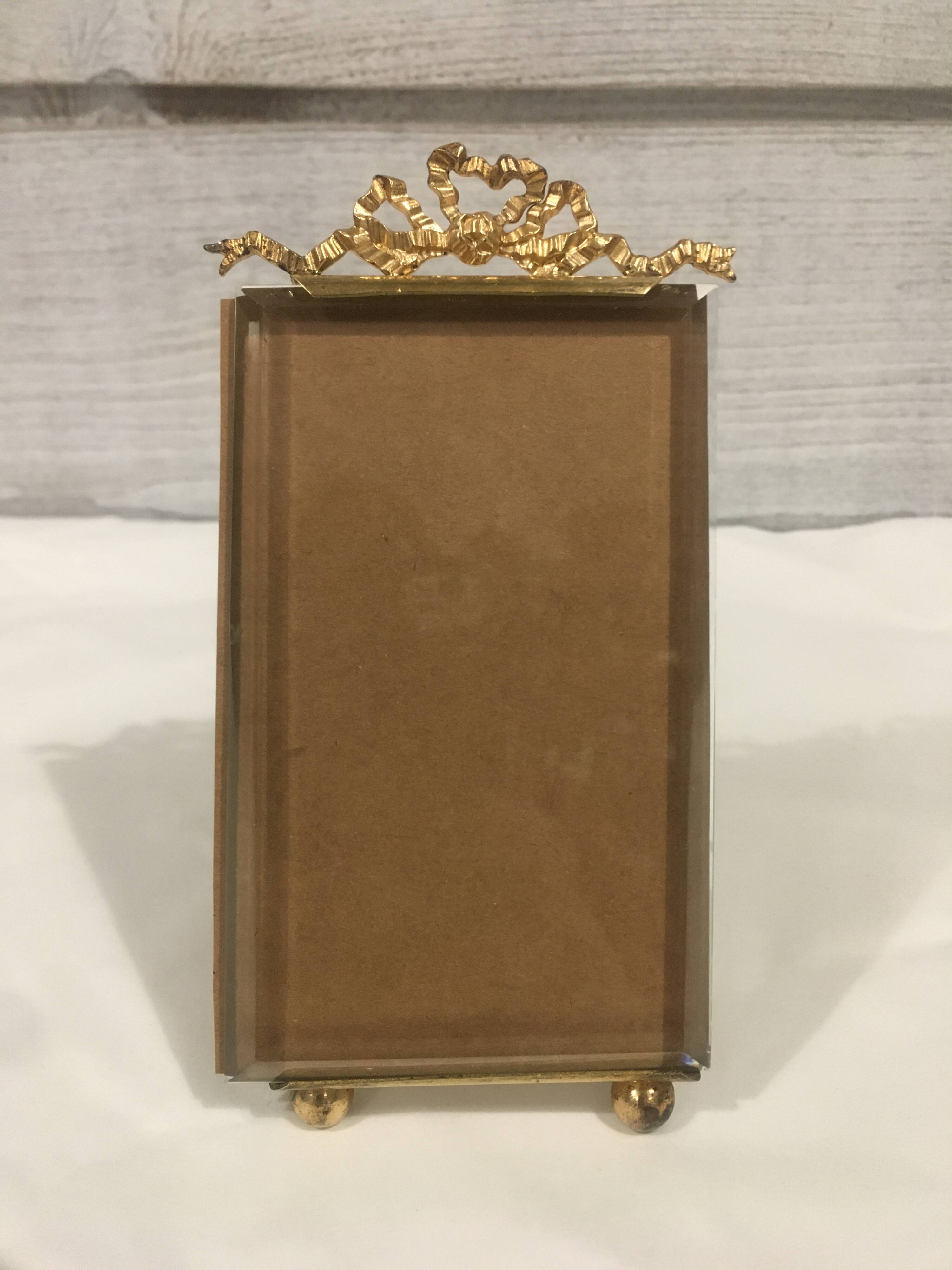 Art Nouveau bow photo frame