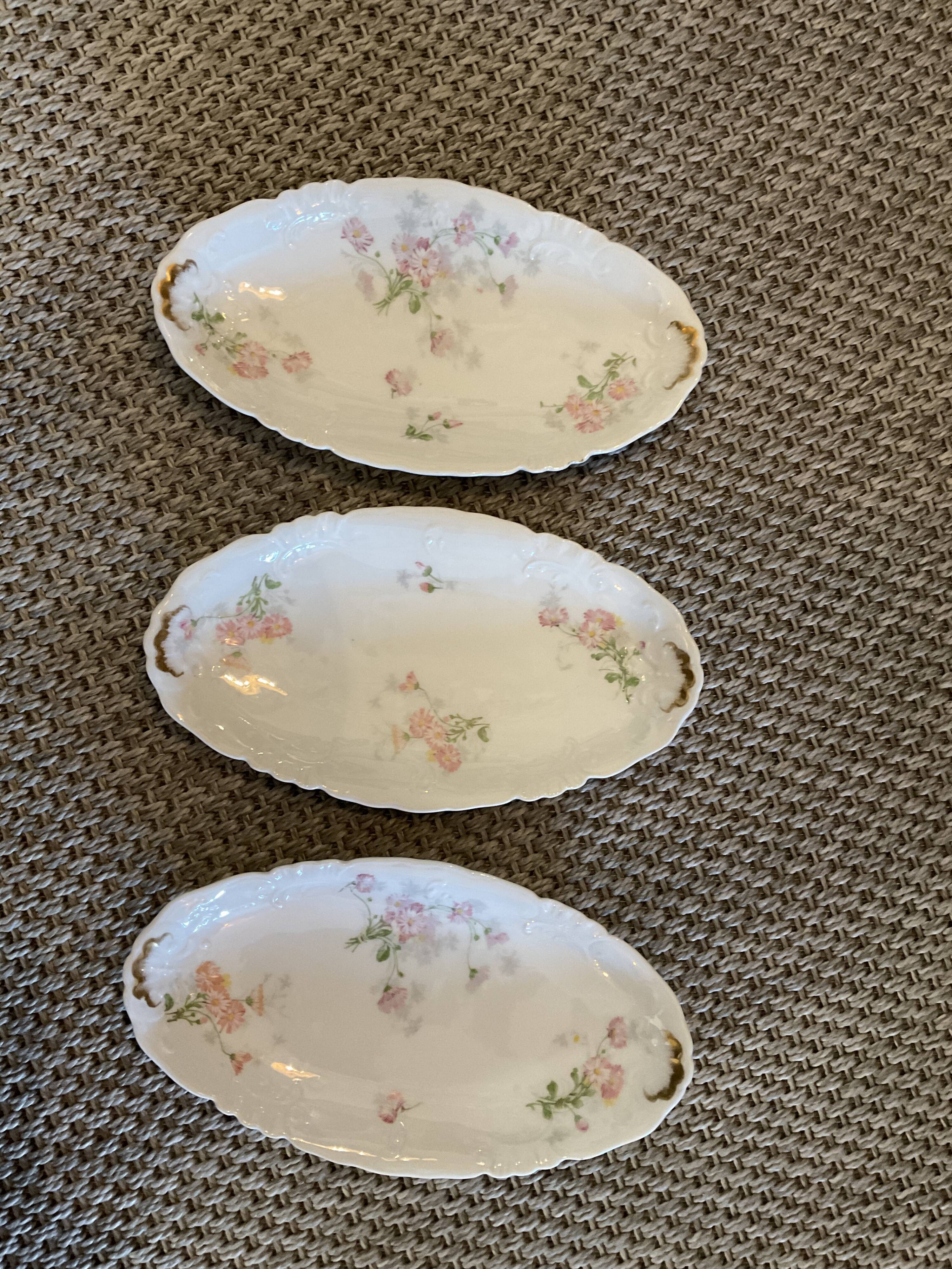 3 Raviers , porcelain
