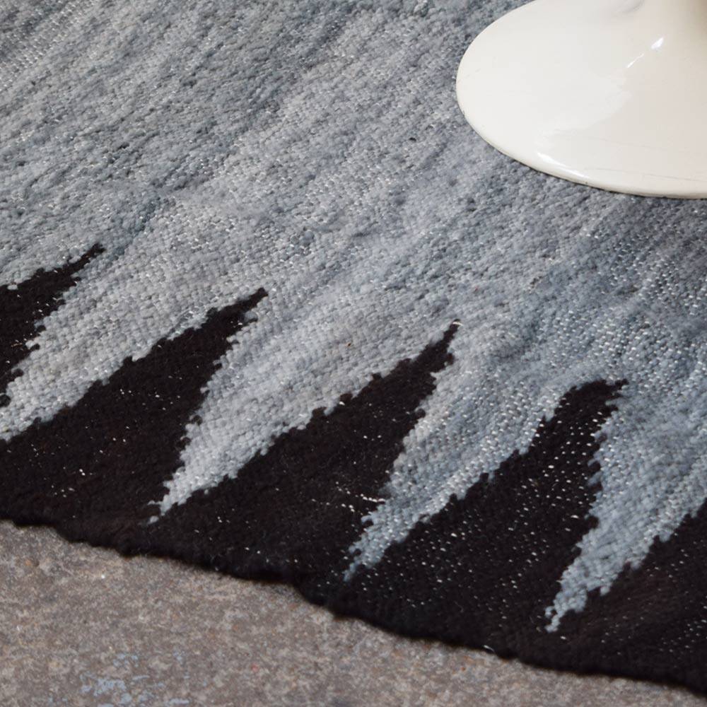 Argentine rug 100% pure wool gray and black