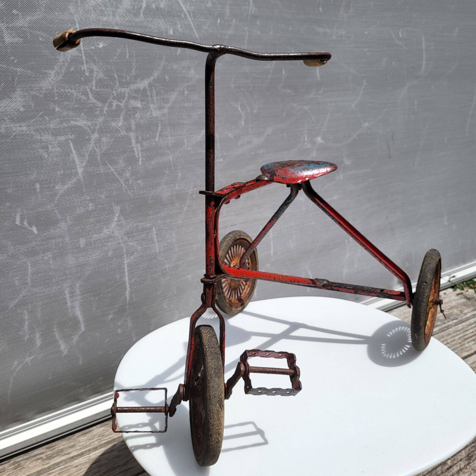 Tricycle enfant métal riveté 1920 • Style urbex
