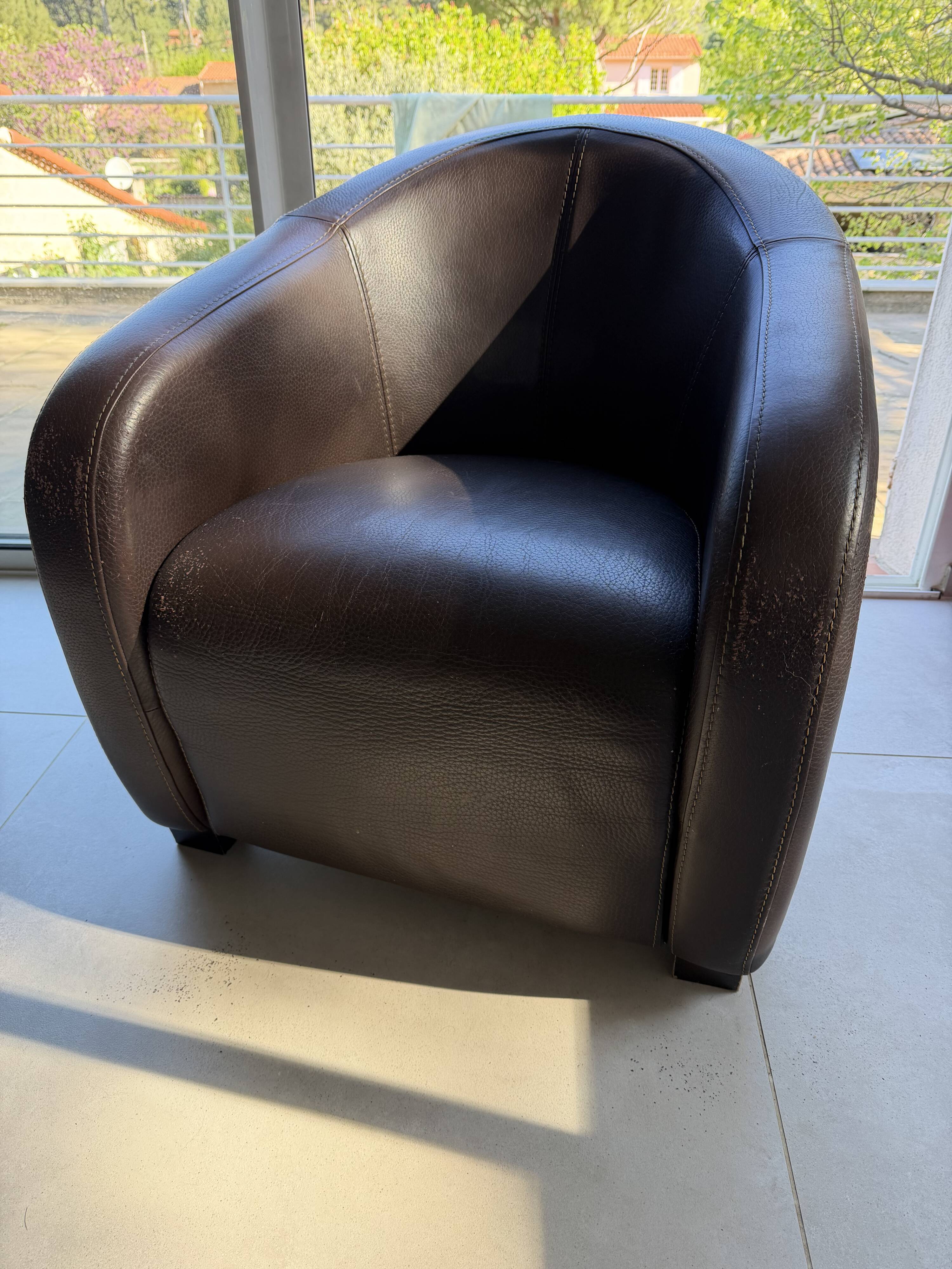 Lot 1 sofa and 2 armchairs by steiner model carthage.