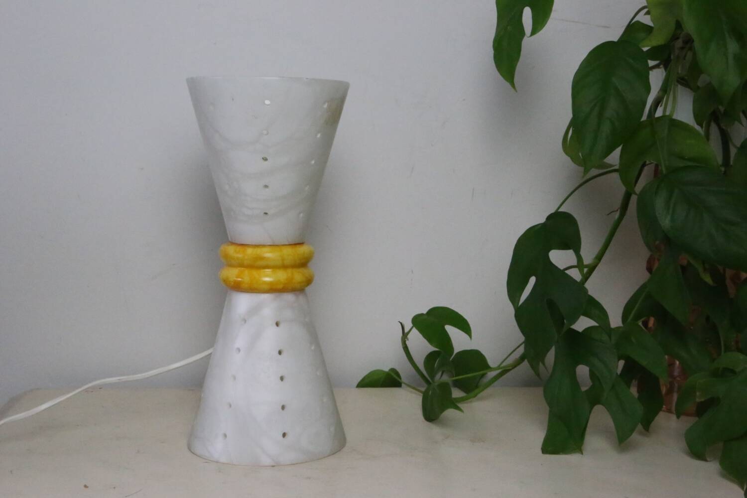 Alabaster and marble diabolo lamp