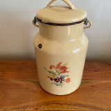 Enamelled sheet metal pot with lid and wooden handle country décor