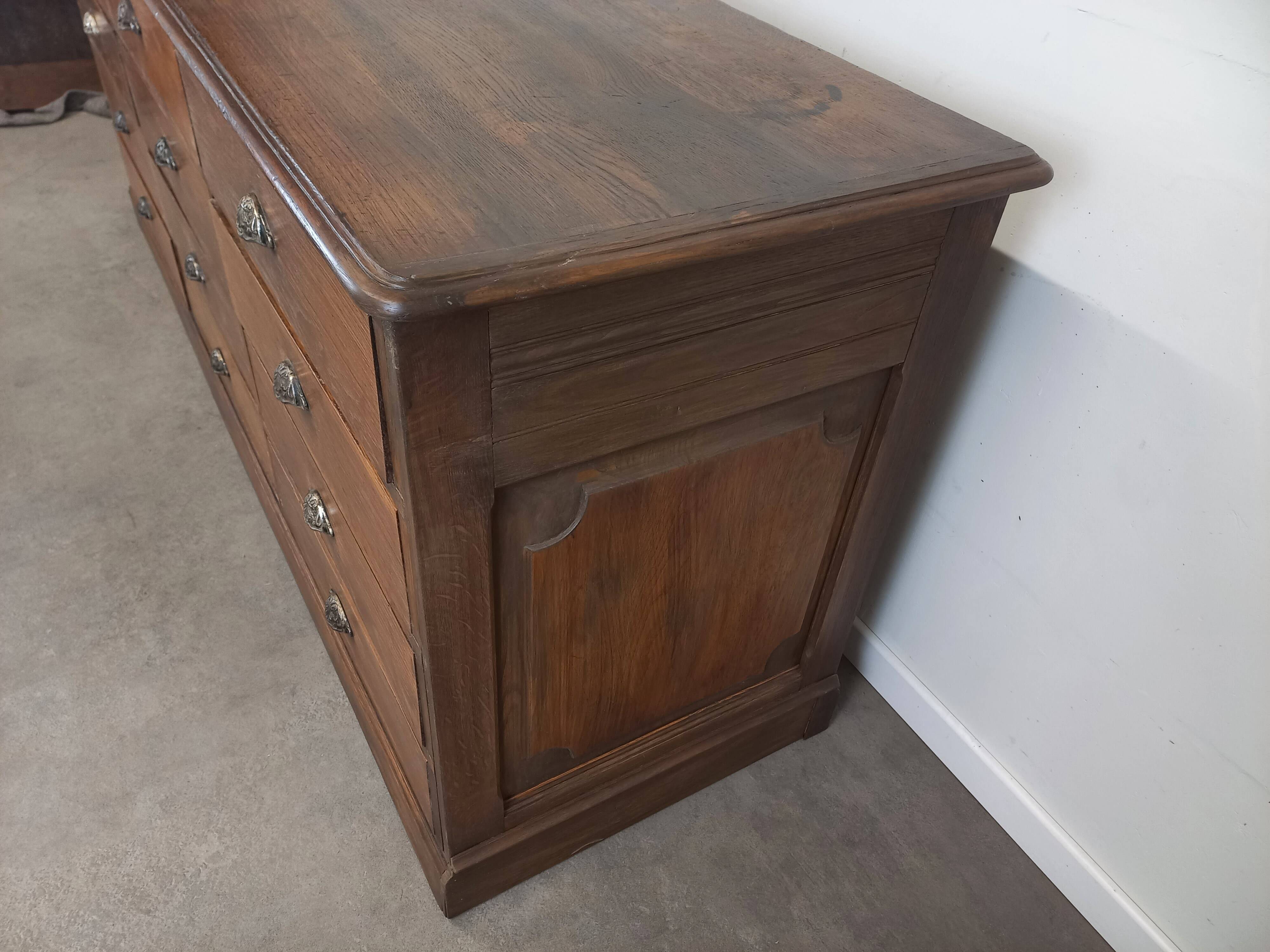 Banque de magasin à tiroirs en chêne