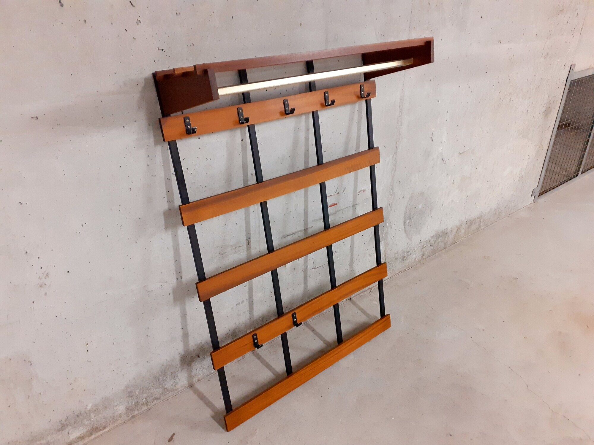 Wall coat rack in teak and vintage black metal