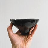 Petite coupe en verre noir