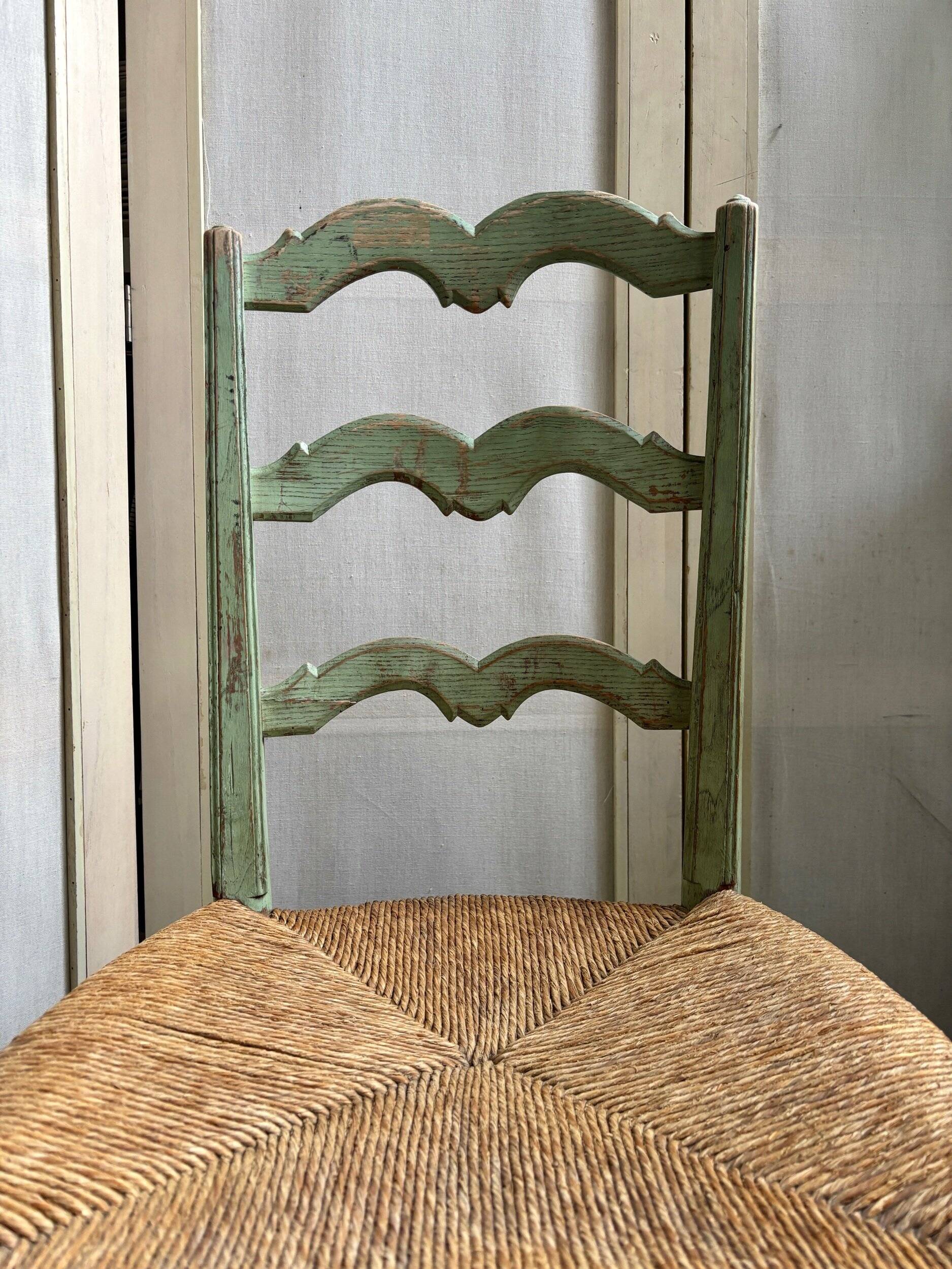 Provençal chair in water green wood and woven straw