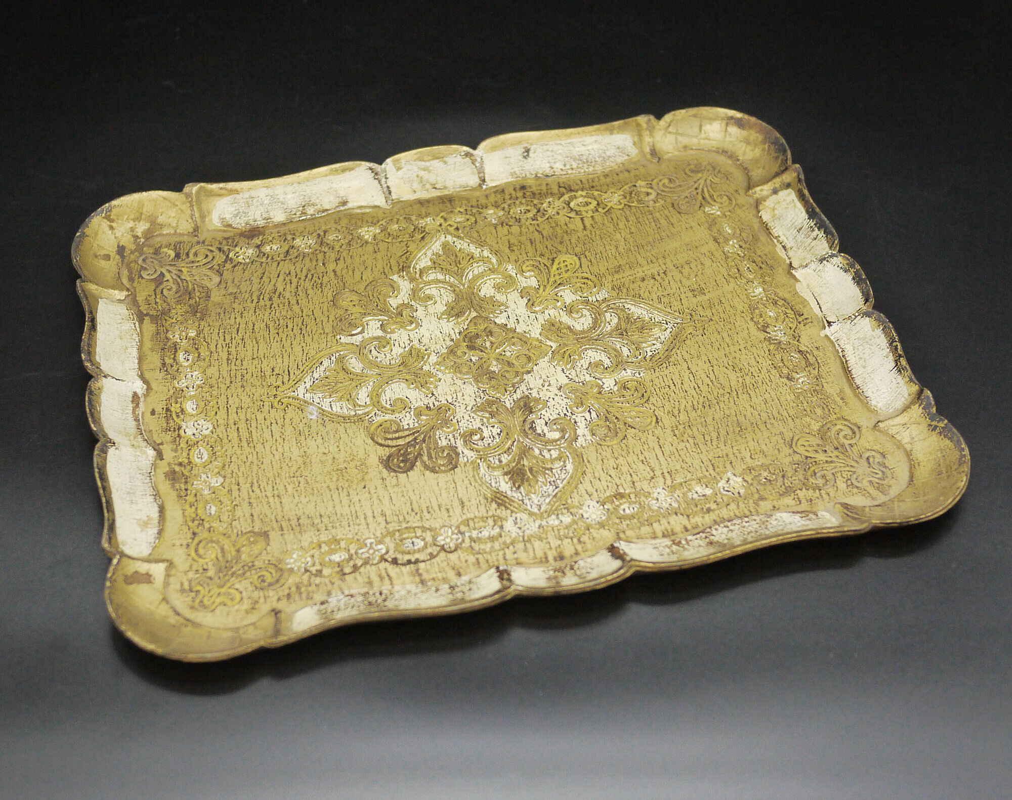 Florentine tray in resin painted with the hand of rectangular shape