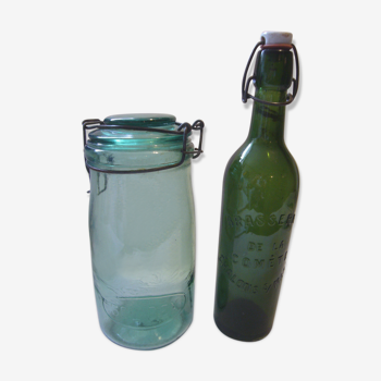Bocal et bouteille vert anciens
