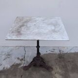 Bistro pedestal table in marble and cast iron lion paws
