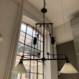 Lustre en fer à deux bras avec des abat-jour en verre opalin. Modèle Athena de Flamant