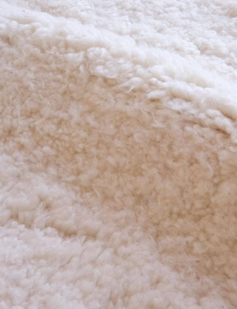 Contemporary red and white rug - 346 x 246 cm