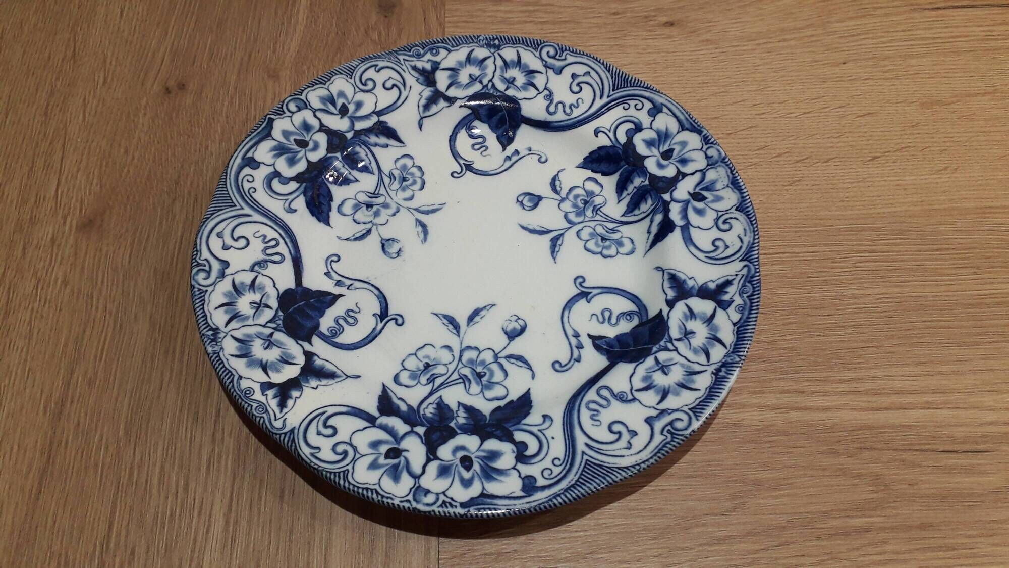 Flat plates and flat in CREIL Faïence and MONTEREAU model FLORA