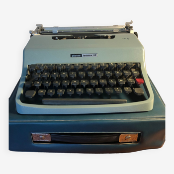 Complete green Olivetti Lettera 32 typewriter