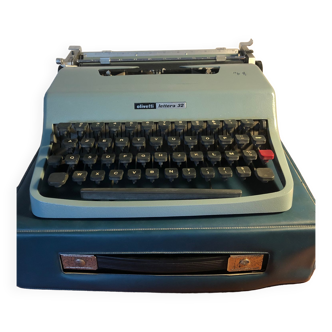 Machine à écrire Olivetti Lettera 32 verte complète