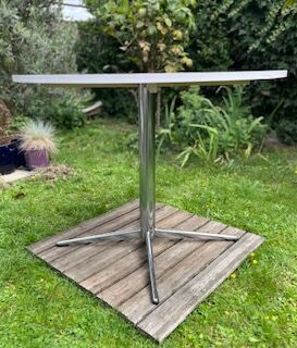 Round table formica light grey vintage