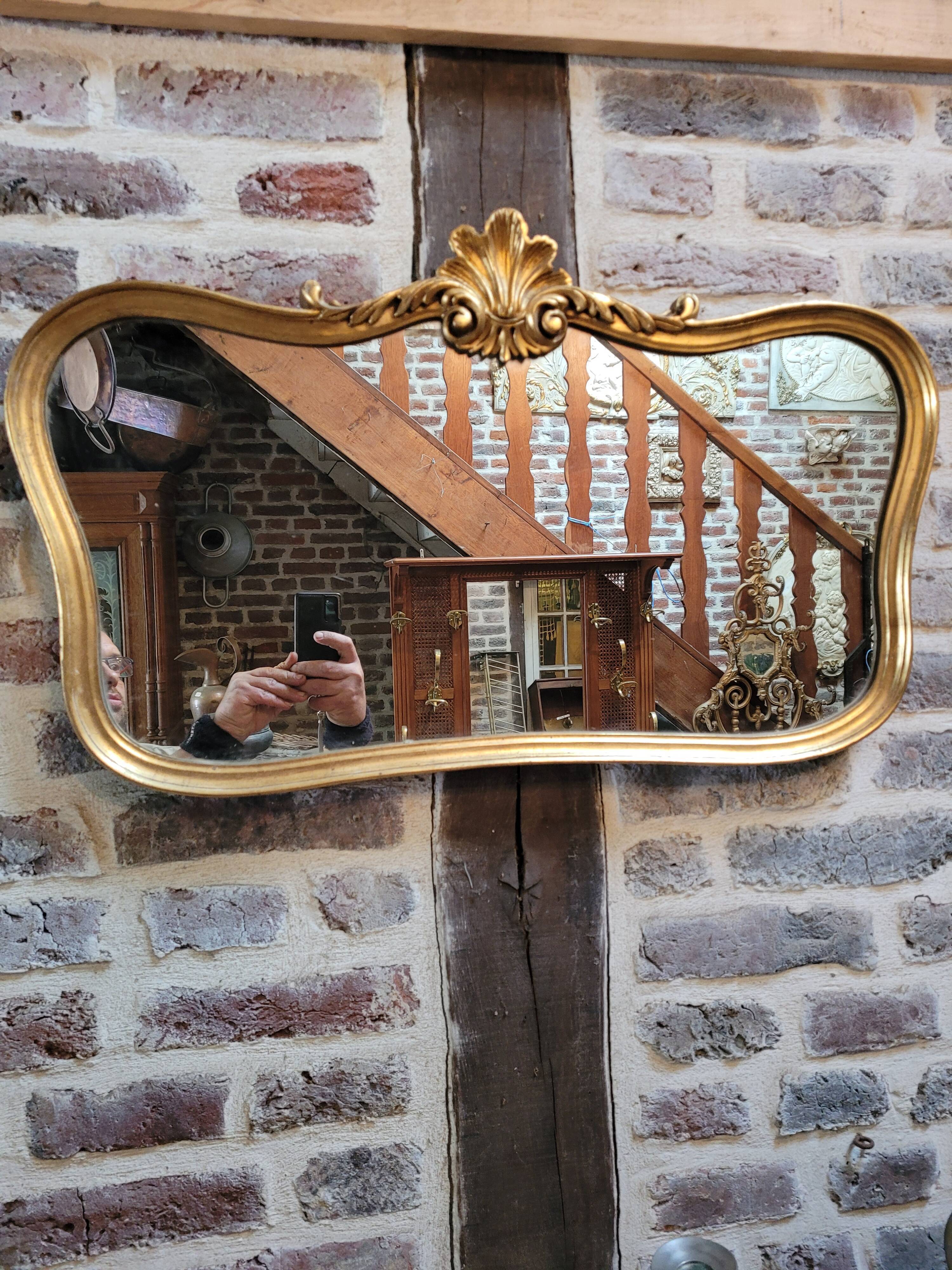 Miroir doré style Louis XV