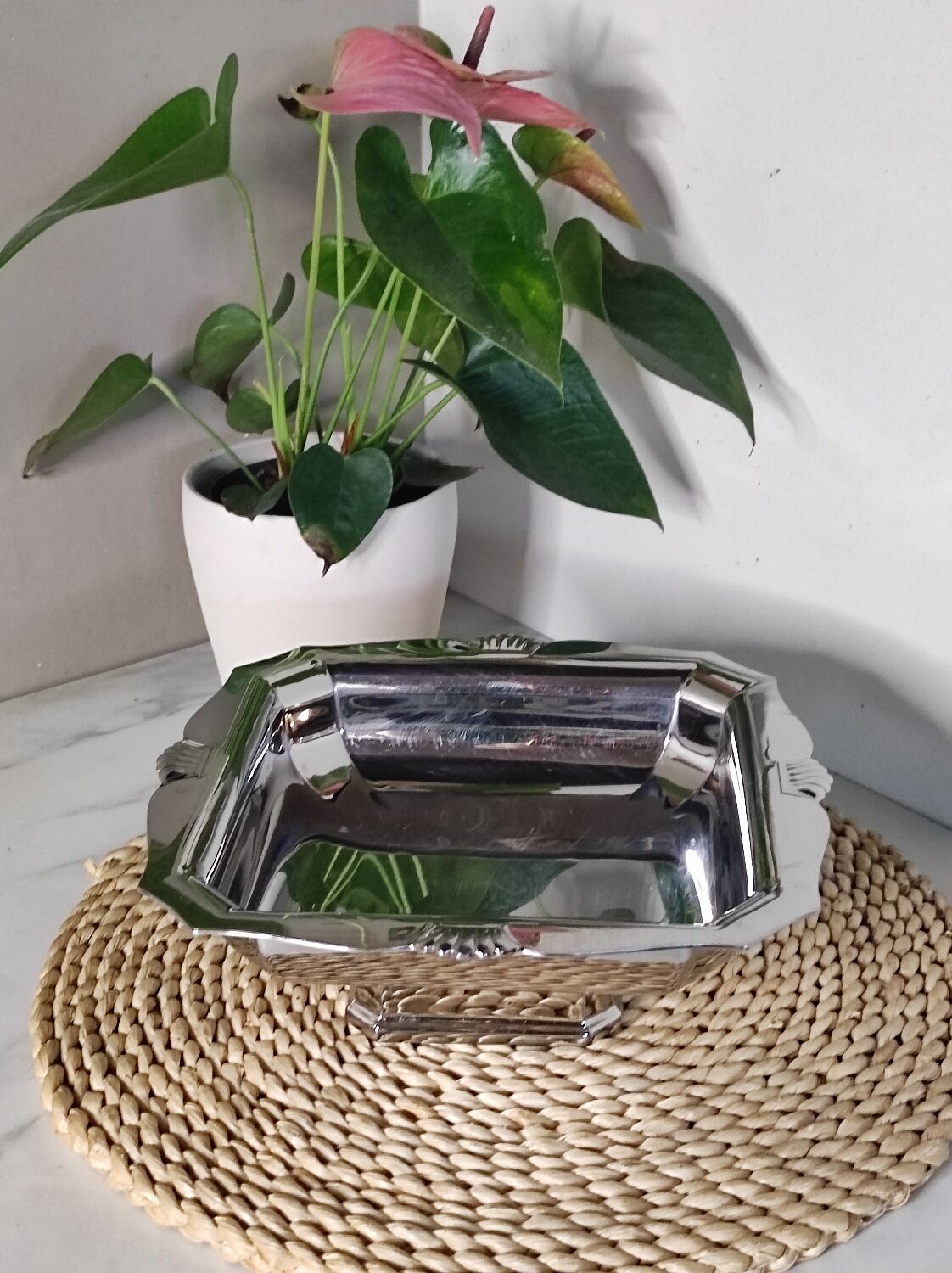 Metal fruit bowl