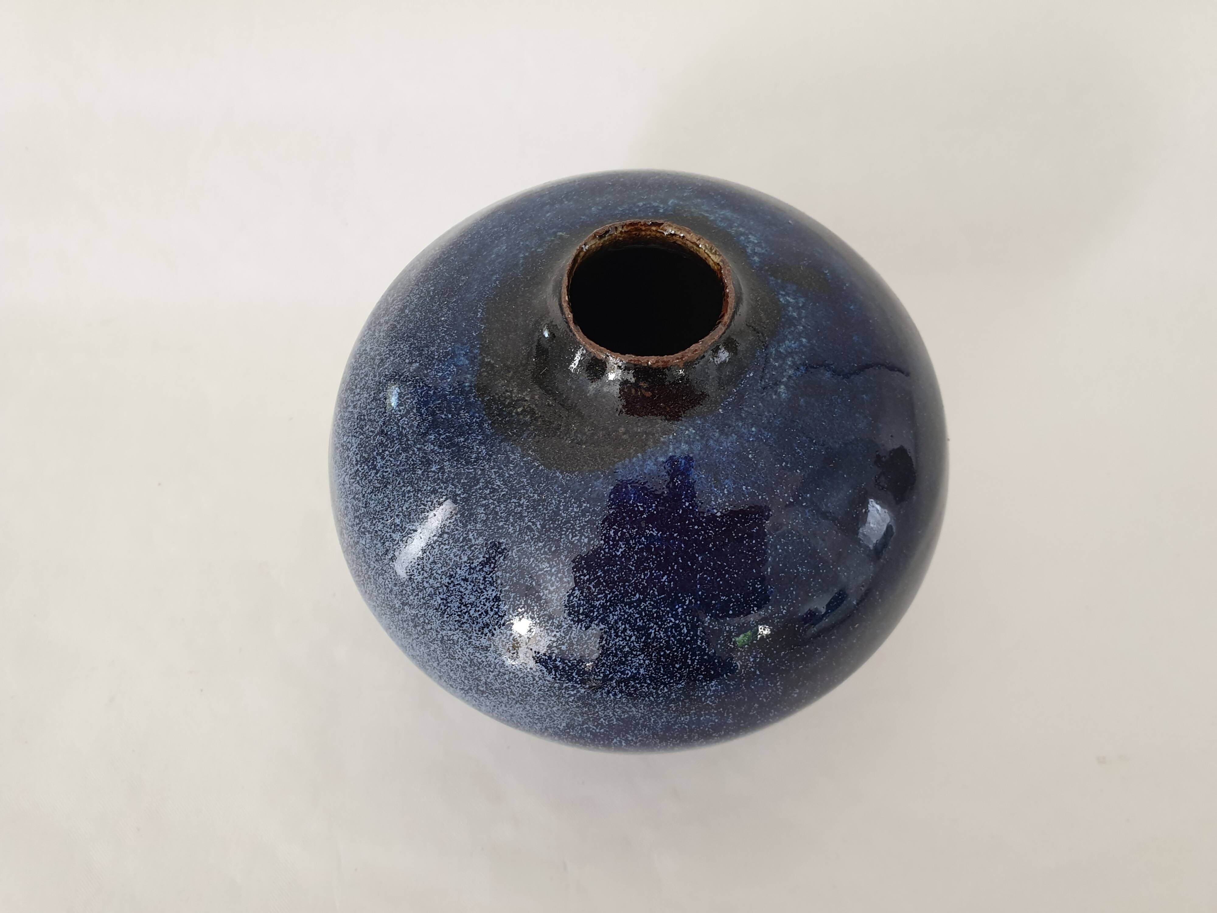 Blue ball vase in enamelled ceramic signed pictogram (Signature to be identified)