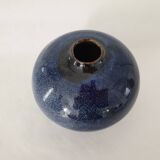 Vase Boule bleu en céramique émaillée signé pictogramme (Signature à identifier)